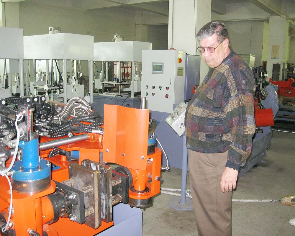 gravity die casting machine